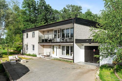 Το κτήριο όπου στεγάζεται  το διαμέρισμα