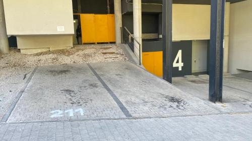 an empty building with the number four on the sidewalk at Red 4 x 4 in Camarma de Esteruelas