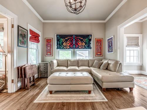 een woonkamer met een bank en een tafel bij Spacious 4BR Tulsa Home with Patio in Tulsa