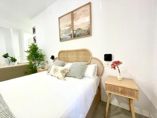 Designer and Quiet Studio 5 min to Maria Zambrano Station and 15 min walk to Beach photo 31