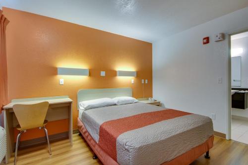 Ένα ή περισσότερα κρεβάτια σε δωμάτιο στο Avera Suites