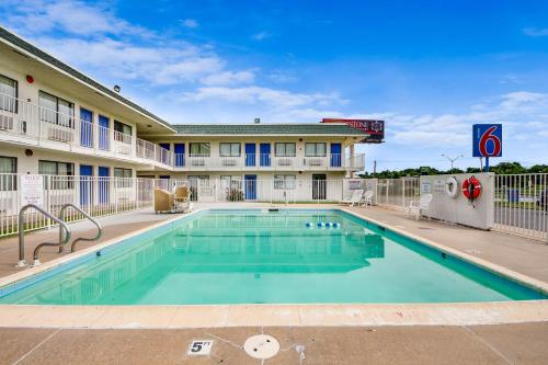 Πισίνα στο ή κοντά στο Avera Suites