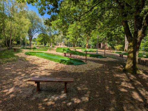 Zahrada ubytování 8 person holiday home in Gjern-By Traum