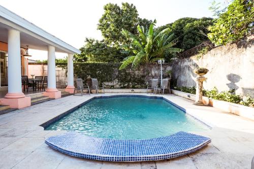 Piscina a Casa moderna o a prop