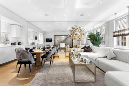 Et opholdsområde på Luxury Villa by Hyde Park