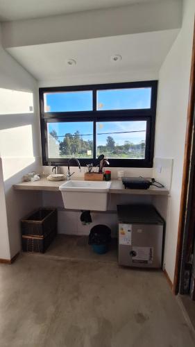 Fotografie z fotogalerie ubytování Monoambiente en la zona de La Rural con Wi Fi y pileta v destinaci Tandil