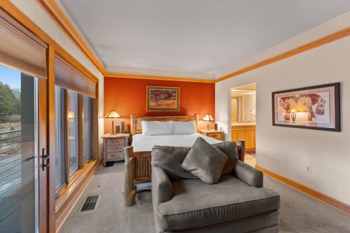 Кровать или кровати в номере Chateaux DuMont 2723