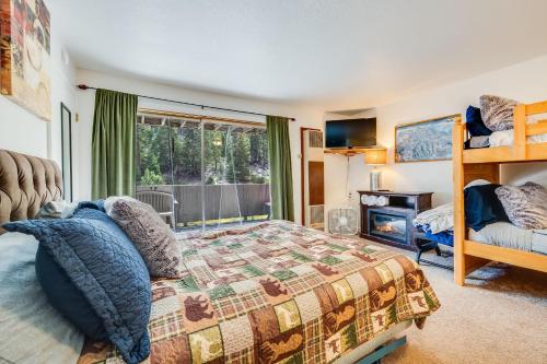 Ένα ή περισσότερα κρεβάτια σε δωμάτιο στο Quaking Aspen Condo