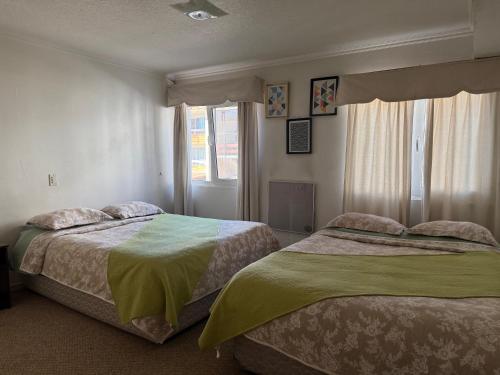 Ένα ή περισσότερα κρεβάτια σε δωμάτιο στο Apartamentos altos del centro Freire