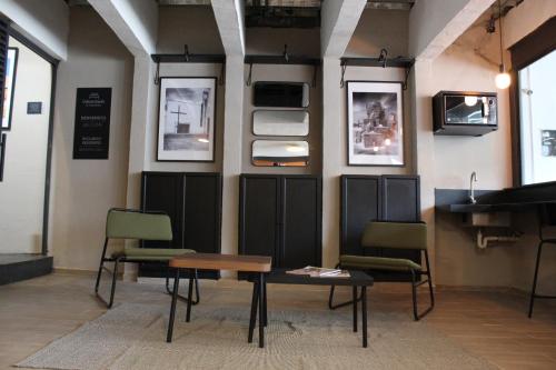 a room with two chairs and a table and some pictures at Urban Beds Expo Guadalajara in Guadalajara