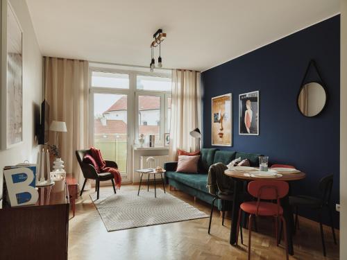 Behind the Scenes Old Town Apartment