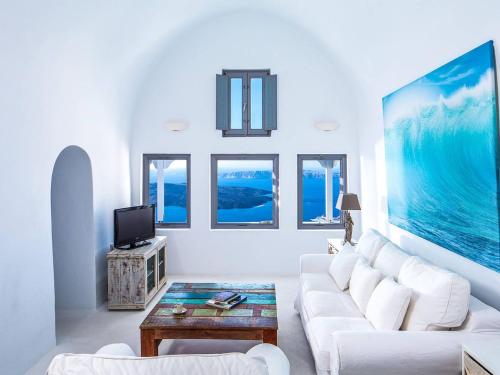 Μια τηλεόραση ή/και κέντρο ψυχαγωγίας στο Villa Sunset Cliffside Imerovigli