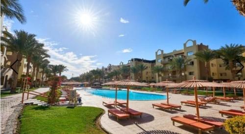 Bazén v ubytování Nubia El Karma Beach Resort & Aqua Park nebo v jeho okolí