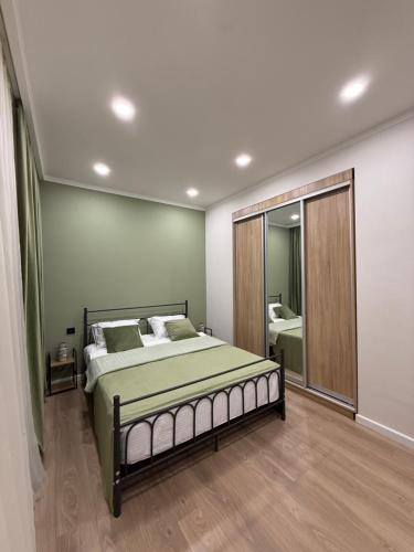 Charming Central Apartment with 2 Bedrooms & Balcony by Republic Square