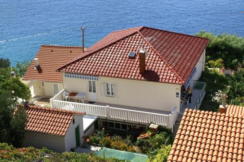Apartments by the sea Pisak, Omis - 1004