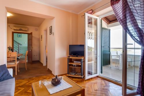 Apartments with parking space Losinj, Losinj - 2505