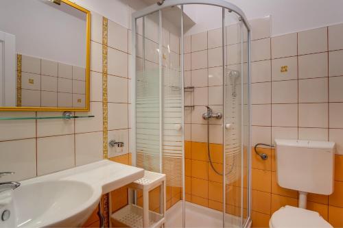 Apartments with parking space Losinj, Losinj - 2505