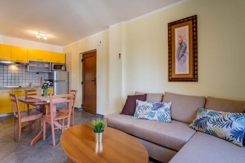 Apartments with parking space Losinj, Losinj - 2505