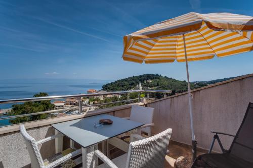 Apartments with parking space Losinj, Losinj - 2505
