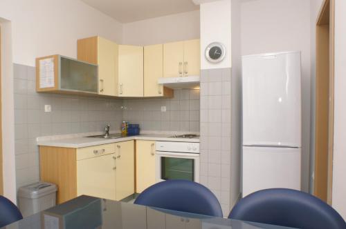 Apartments by the sea Stanici, Omis - 2763