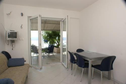Apartments by the sea Stanici, Omis - 2763