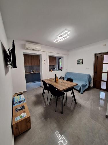 Apartments with parking space Losinj, Losinj - 7978