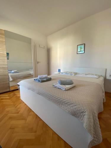 Apartments with parking space Losinj, Losinj - 7978