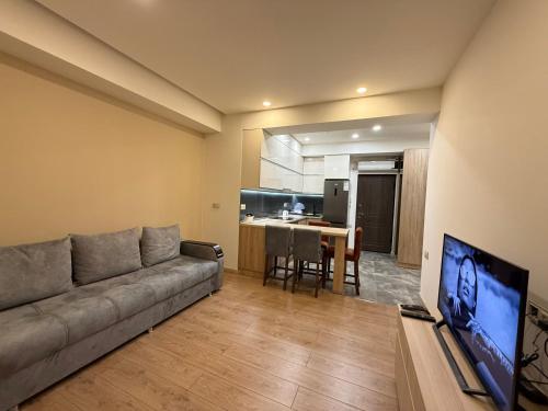 ''The View Apartment ''- CITY CENTER Chic 1 Bedroom, Stunning Balcony View