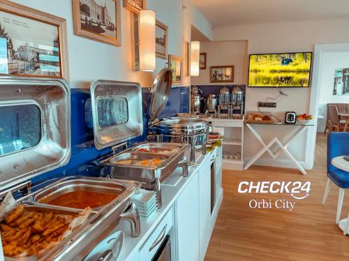 Kuchyň nebo kuchyňský kout v ubytování CHECK 24 orbi city