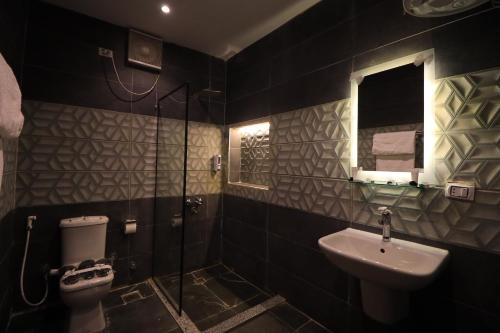 Ένα μπάνιο στο Sóul In Pyramids View