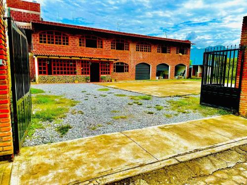 Foto dalla galleria di Hotel Las Brisas a Pahuatlán del Valle