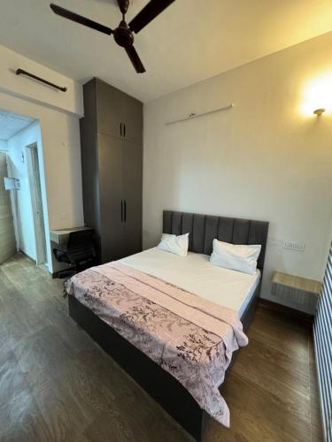 Postel nebo postele na pokoji v ubytování Heavenly stays