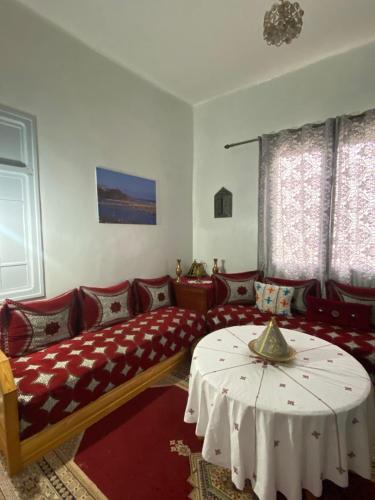 Una cama o camas en una habitación de Dar Nassiri