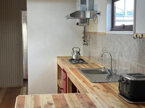a kitchen with a sink and a counter top at Cabañas - Casa Rural 32 in Villa O'Higgins
