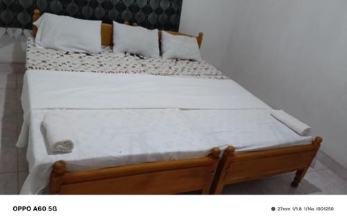 Postel nebo postele na pokoji v ubytování Sunbeam Family Resturant