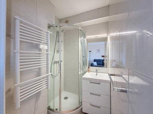 a white bathroom with a shower and a sink at T2 avec loggia, Résidence avec piscine à Vieux-Boucau - FR-1-857-7 in Vieux-Boucau-les-Bains