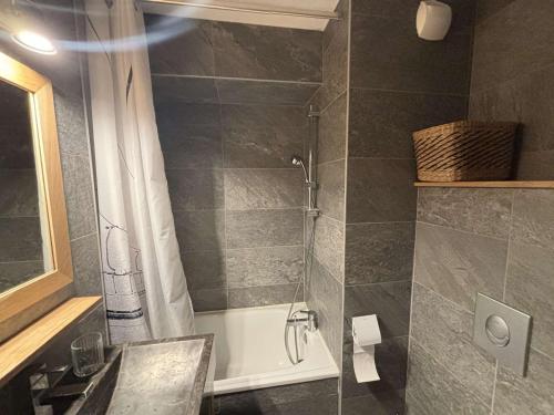 a bathroom with a shower and a sink at Appartement rénové 3 pièces, Alpe d'Huez, balcon, parking - FR-1-405-375 in L'Alpe-d'Huez