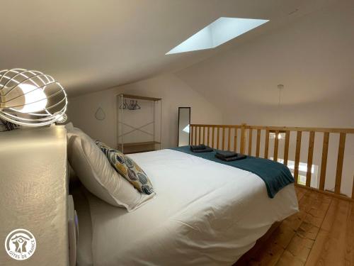 Ένα ή περισσότερα κρεβάτια σε δωμάτιο στο Location Studio avec Piscine Chauffée en Vendée - FR-1-426-595