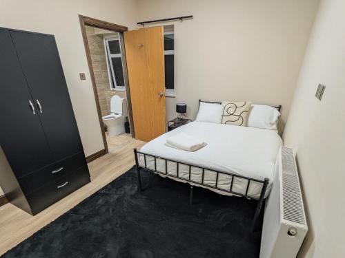 a small bedroom with a bed and a bathroom at Allen's property with Air conditioner in Birmingham