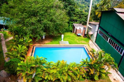 Bazén v ubytování D Mount View Hotel Kandy nebo v jeho okolí