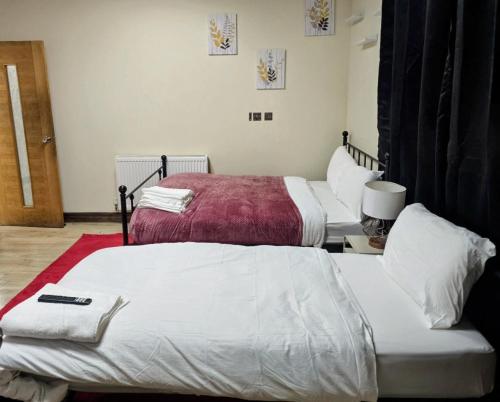 Un pat sau paturi într-o cameră la Allen's property