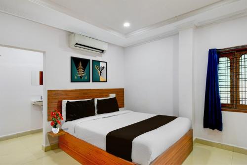 a bedroom with a bed in a room at Super Collection O L.B Nagar Metro Station Formerly D N Groups in Surūrnagar