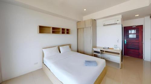 Postel nebo postele na pokoji v ubytování Seabreeze Bangsaen