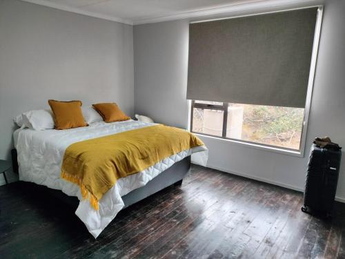 Voodi või voodid majutusasutuse One Eight Seven on Moepel toas