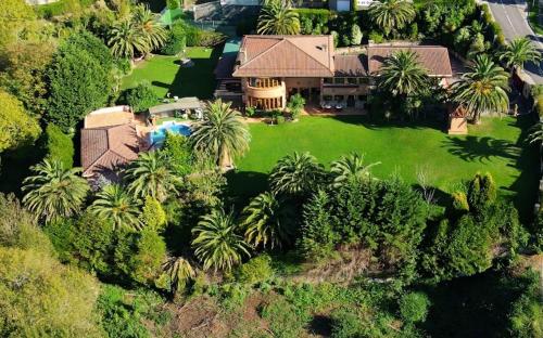 an aerial view of a house with a yard at Basque Palace, Mansion con Jardín, Barbacoa, Gimnasio, Piscina, Sauna in Mungia