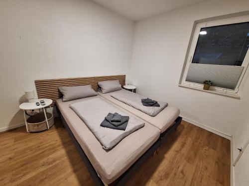 a bedroom with a bed with two towels on it at Ferienwohnung auf dem Pferdehof am Gestütsweg in Alt Krenzlin