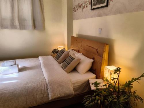 Postel nebo postele na pokoji v ubytování Tanani Newa Home