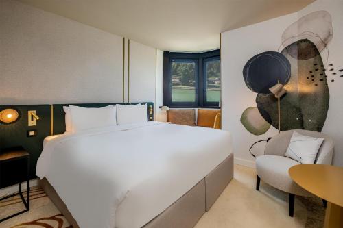 Ένα ή περισσότερα κρεβάτια σε δωμάτιο στο Hyatt Centric Reims