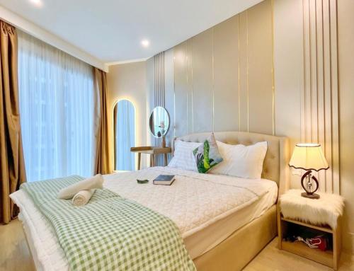 a bedroom with a large bed and a window at Căn Hộ The Sóng Mới Nhất Gần Biển - Condotel Seaside Vung Tau Homestay in Vung Tau