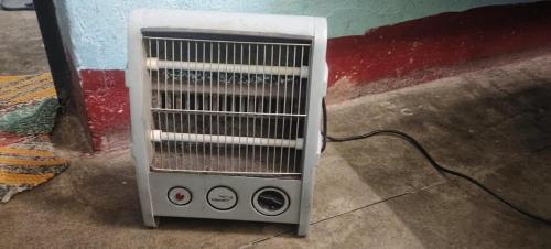 a radiator sitting on the floor next to a wall at Rk home stay in Jhūsi